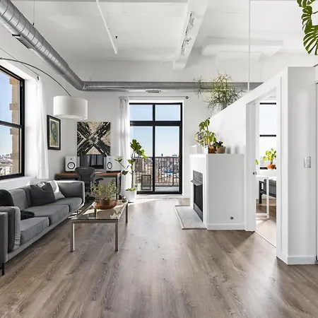 Apartment Modern Historic Loft 19ft Ceilings, Gym, Heated Parking, Skyline Views, Balcony Chicago