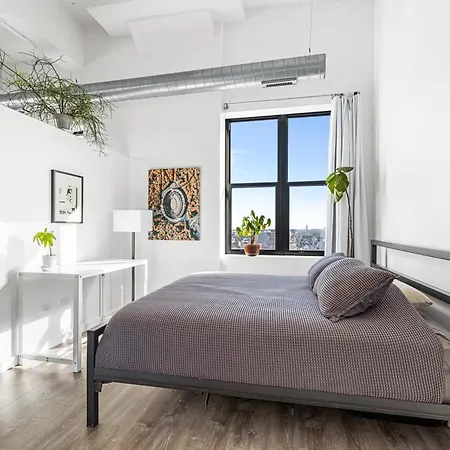 Apartment Modern Historic Loft 19ft Ceilings, Gym, Heated Parking, Skyline Views, Balcony