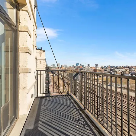 Modern Historic Loft 19ft Ceilings, Gym, Heated Parking, Skyline Views, Balcony Apartment Chicago