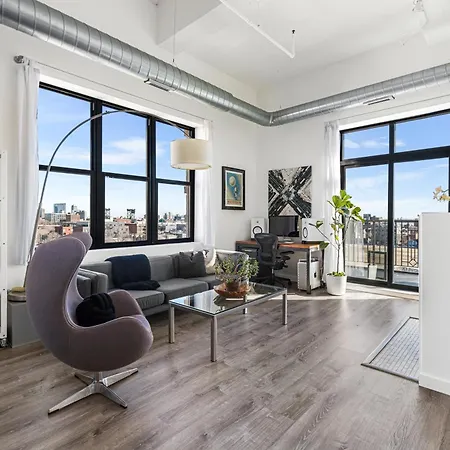 Modern Historic Loft 19ft Ceilings, Gym, Heated Parking, Skyline Views, Balcony * Chicago