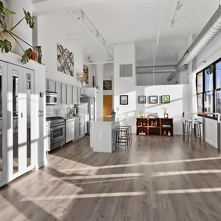 Modern Historic Loft 19ft Ceilings, Gym, Heated Parking, Skyline Views, Balcony