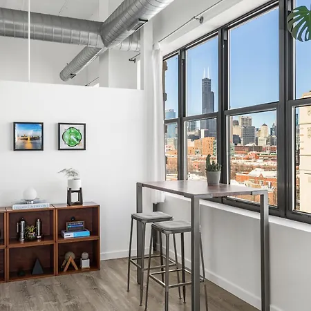 Modern Historic Loft 19ft Ceilings, Gym, Heated Parking, Skyline Views, Balcony Apartment *