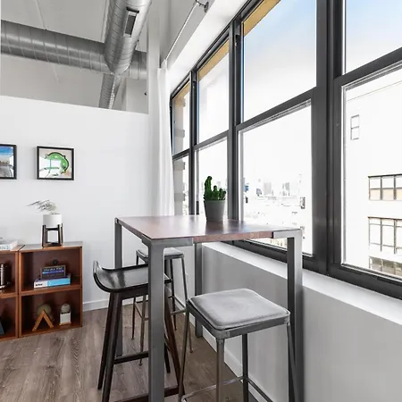 Apartment Modern Historic Loft 19ft Ceilings, Gym, Heated Parking, Skyline Views, Balcony Chicago