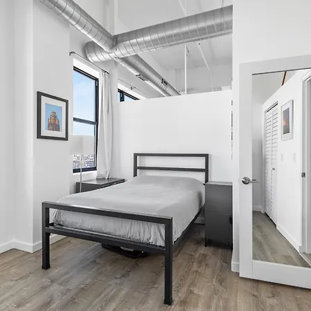 Modern Historic Loft 19ft Ceilings, Gym, Heated Parking, Skyline Views, Balcony Apartment Chicago