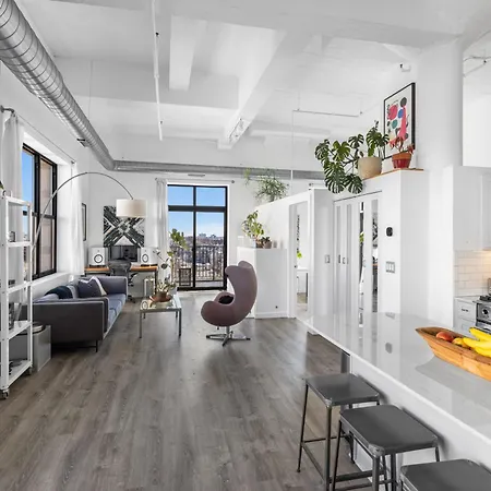 Modern Historic Loft 19ft Ceilings, Gym, Heated Parking, Skyline Views, Balcony * Chicago