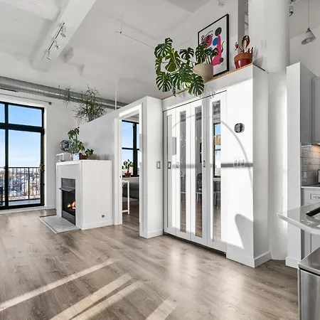 Modern Historic Loft 19ft Ceilings, Gym, Heated Parking, Skyline Views, Balcony