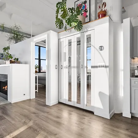 Modern Historic Loft 19ft Ceilings, Gym, Heated Parking, Skyline Views, Balcony Apartment *
