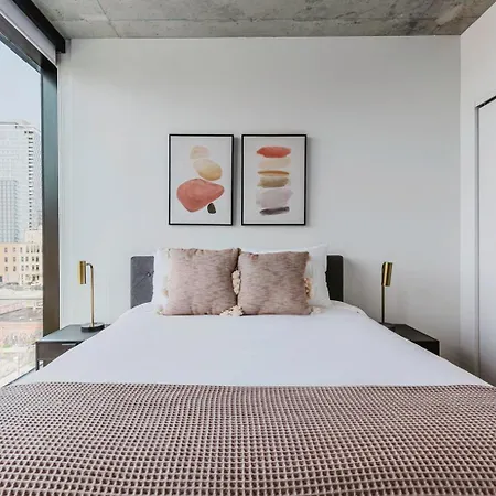 Blueground West Loop Rooftop Pool Gym Chi-1096 * Chicago