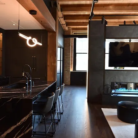 Luxury Executive Penthouse Loft Apartment *