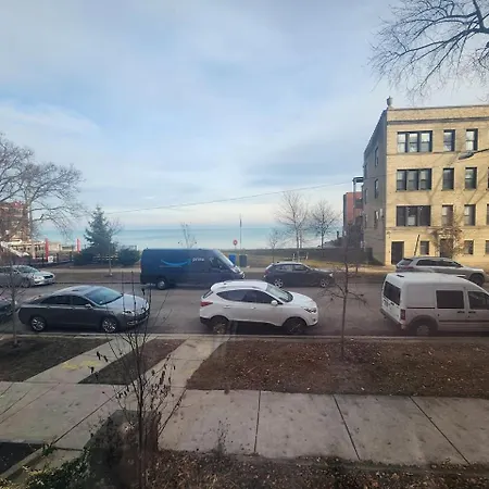 Charming Lakefront Stunning View North Apartment