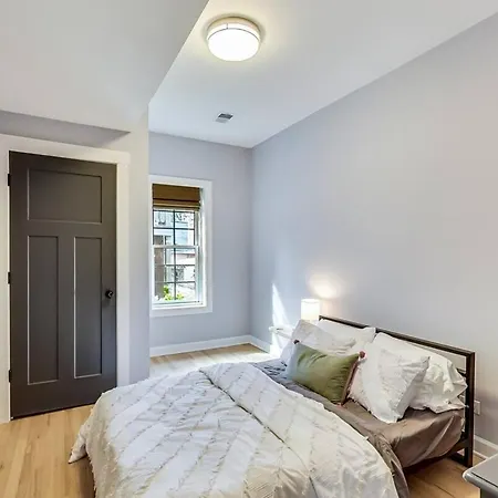 Cozy Coach House With Private Deck *