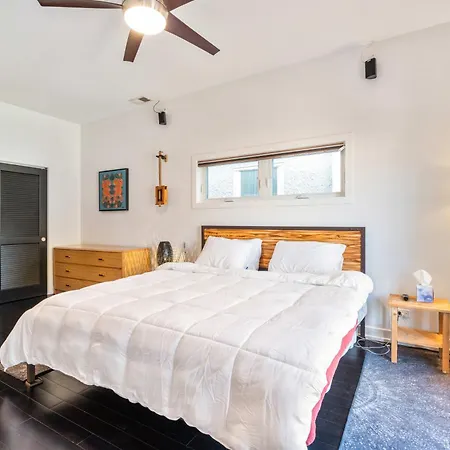 Single Family With 3 Bedrooms Attic With 2 Beds *