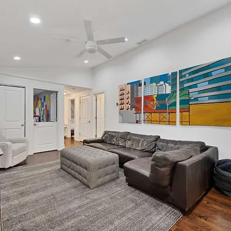 Wicker Park 4bd 3ba, Steps From Cta, Parking Incl