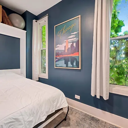Wicker Park 4bd 3ba, Steps From Cta, Parking Incl Holiday home *