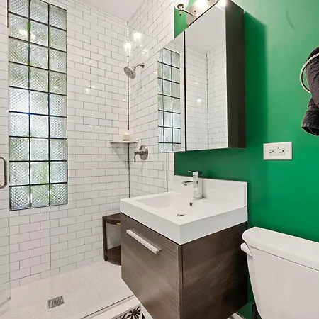 Wicker Park 4bd 3ba, Steps From Cta, Parking Incl