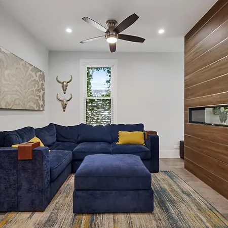 Holiday home Wicker Park 4bd 3ba, Steps From Cta, Parking Incl Chicago