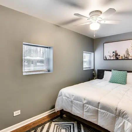 Holiday home Wicker Park 6bd 4ba, Steps From Cta, Parking Incl *