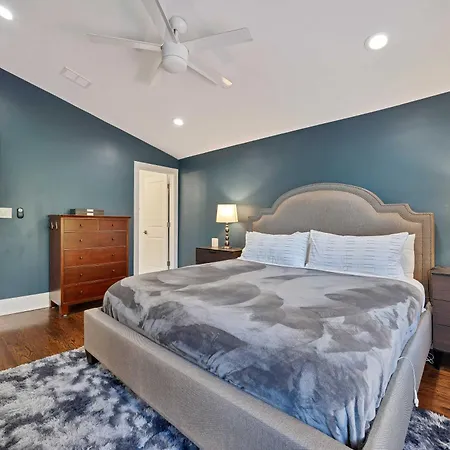 Wicker Park 6bd 4ba, Steps From Cta, Parking Incl * Chicago