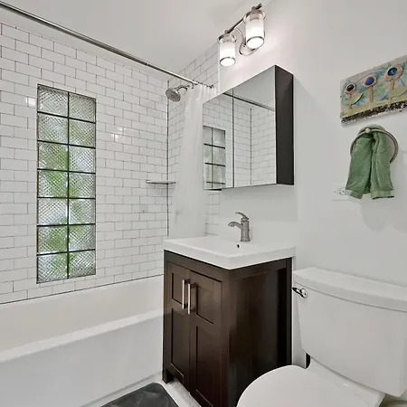 Holiday home Wicker Park 6bd 4ba, Steps From Cta, Parking Incl *
