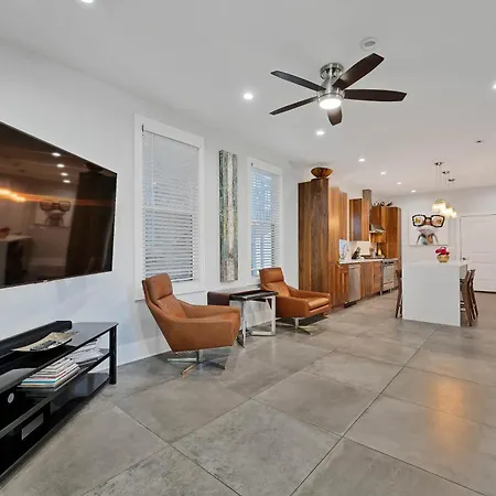 Holiday home Wicker Park 6bd 4ba, Steps From Cta, Parking Incl Chicago