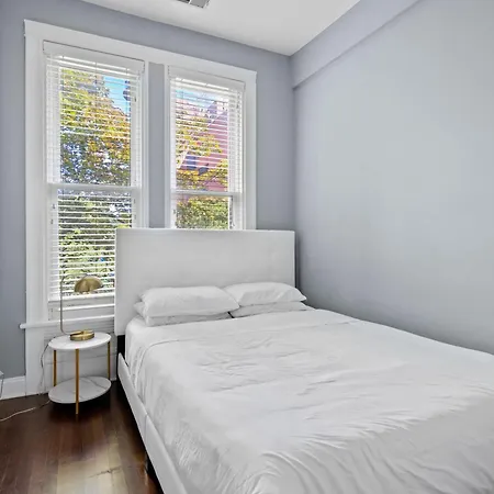 Lincoln Park Mega Space 1 Parking Space Sleeps 18 Apartment Chicago
