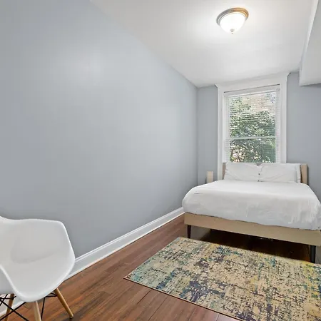 Lincoln Park Mega Space 1 Parking Space Sleeps 18 Chicago