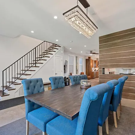 Holiday home Wicker Park 6bd 4ba, Steps From Cta, Parking Incl