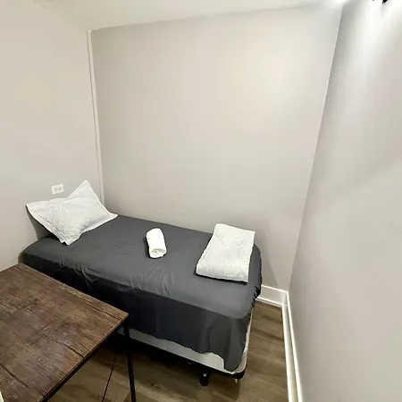 Beautiful Near Downtwon - Free Parking! Homestay *