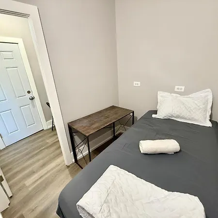 Beautiful Near Downtwon - Free Parking! Homestay Chicago