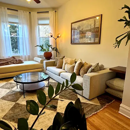 Stunning 3 Bedrooms 2 Bathrooms Getaway Chicago! * Chicago