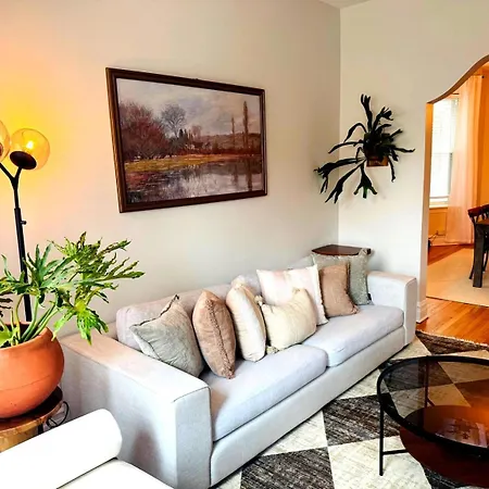 Stunning 3 Bedrooms 2 Bathrooms Getaway Chicago! Apartment