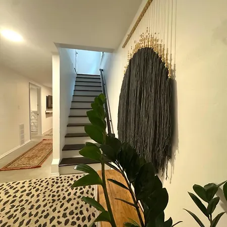Stunning 3 Bedrooms 2 Bathrooms Getaway Chicago! *