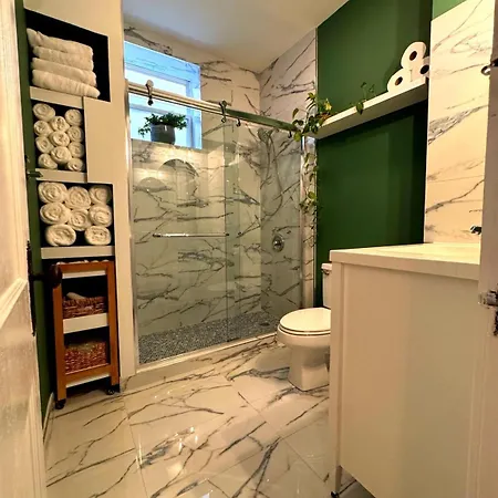 Apartment Stunning 3 Bedrooms 2 Bathrooms Getaway Chicago!