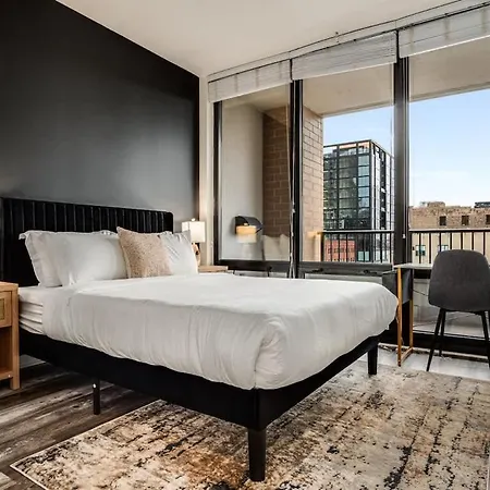 Apartment Boulevard Walk Everywhere 5 Mins To Magnificent Mile River North 04 *