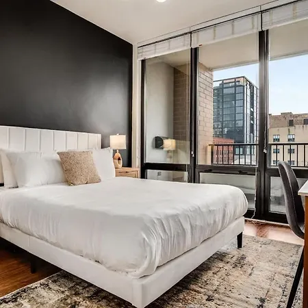 Boulevard Walk Everywhere 5 Mins To Magnificent Mile River North 01 Apartment Chicago
