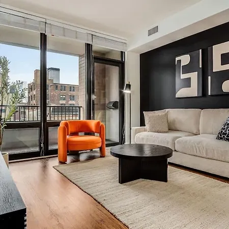 Apartment Boulevard Walk Everywhere 5 Mins To Magnificent Mile River North 01 Chicago