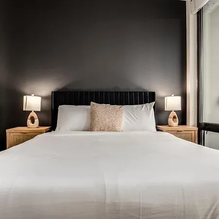 Apartment Boulevard Walk Everywhere 5 Mins To Magnificent Mile River North 04 Chicago