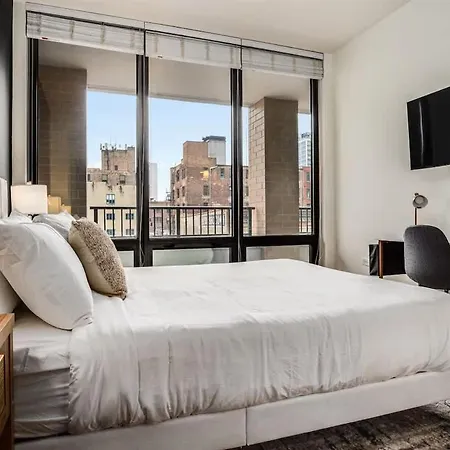 Apartment Boulevard Walk Everywhere 5 Mins To Magnificent Mile River North 01 *