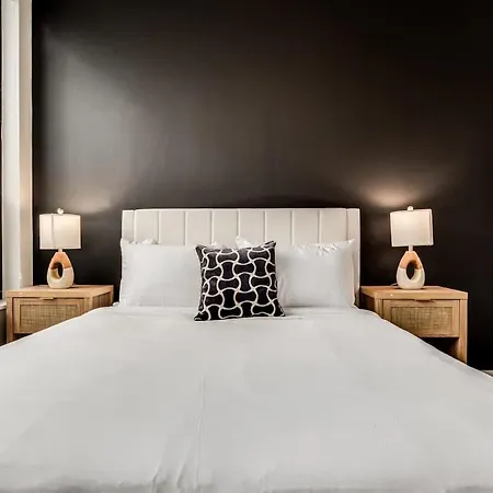 Boulevard Walk Everywhere 5 Mins To Magnificent Mile River North 01 Apartment Chicago