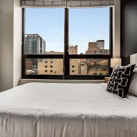 Boulevard Walk Everywhere 5 Mins To Magnificent Mile River North 01 Apartment