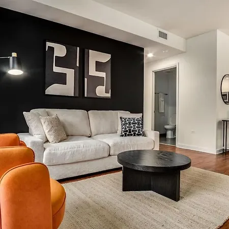 Boulevard Walk Everywhere 5 Mins To Magnificent Mile River North 01 Chicago