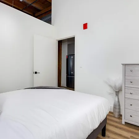 River North Rooftop With In And Out Parking 6 Apartment *