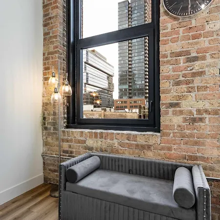 River North Rooftop With In And Out Parking 6 *