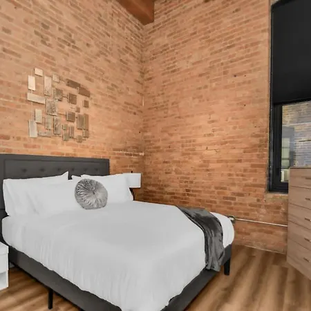River North Rooftop With In And Out Parking 3 Apartment *