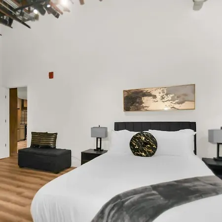 River North Rooftop With In And Out Parking 3 * Chicago
