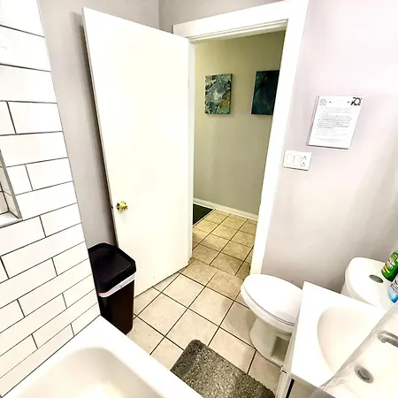 Place To - Close To Downtown! - Free Parking! Chicago