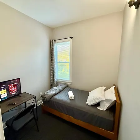 Place To - Close To Downtown! - Free Parking! Homestay