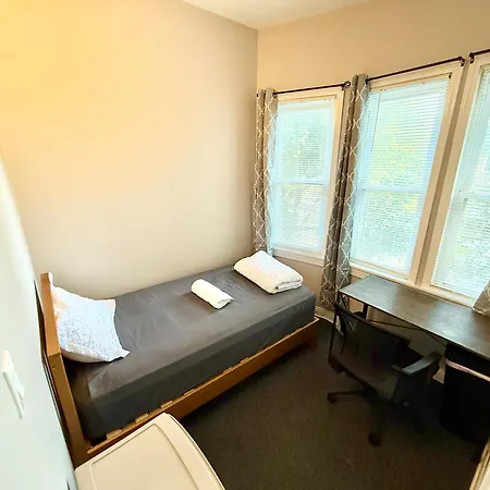 Homestay Place To - Close To Downtown! - Free Parking! *
