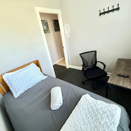 Place To - Close To Downtown! - Free Parking! * Chicago