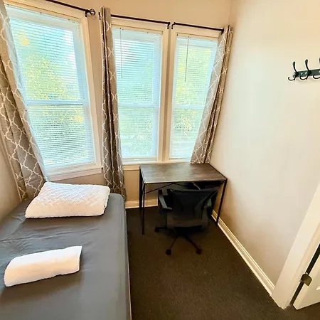 Place To - Close To Downtown! - Free Parking! Homestay